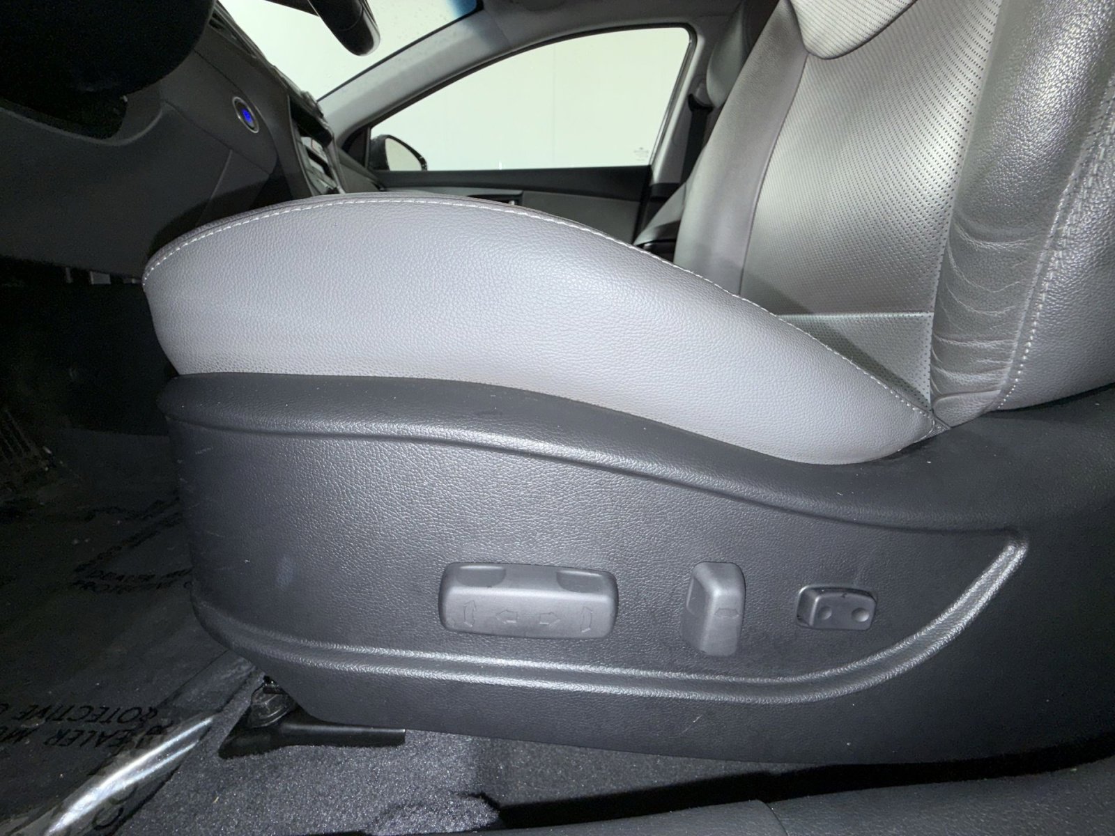 Used 2014 Hyundai Elantra Limited w/ Option Group 03 FWD image 14
