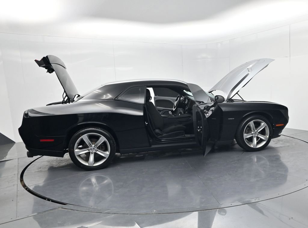 Used 2016 Dodge Challenger R/T RWD image 58