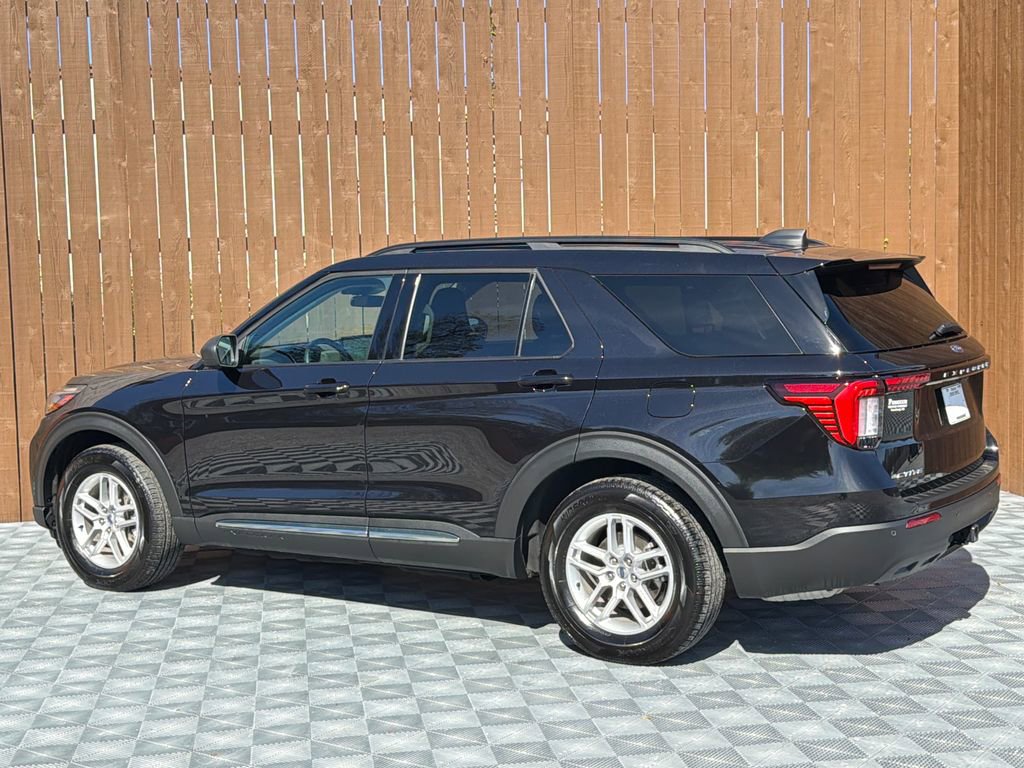 Used 2025 Ford Explorer Active image 18