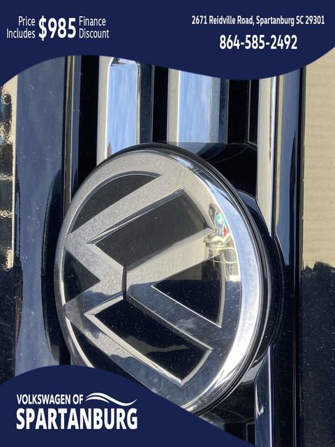 Used 2021 Volkswagen Tiguan SE w/ Panoramic Sunroof Package image 9