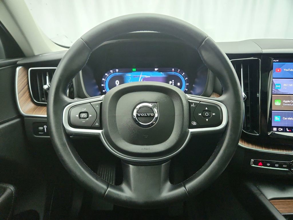 Used 2022 Volvo XC60 B5 Momentum AWD/4WD image 16