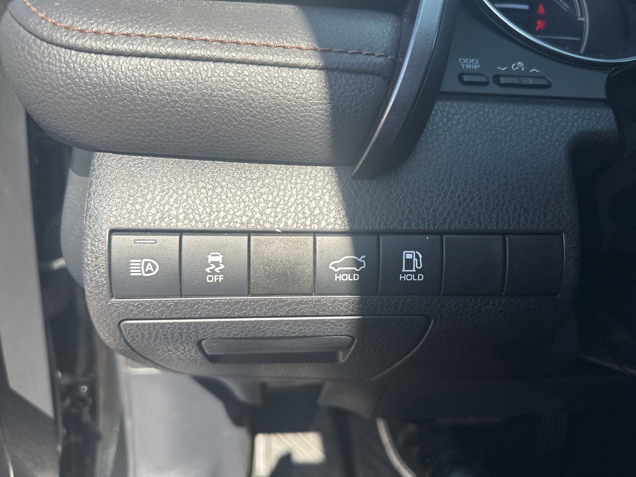 Used 2020 Toyota Camry LE image 19