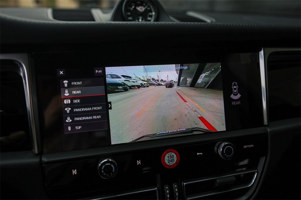 Certified 2025 Porsche Macan Turbo image 17