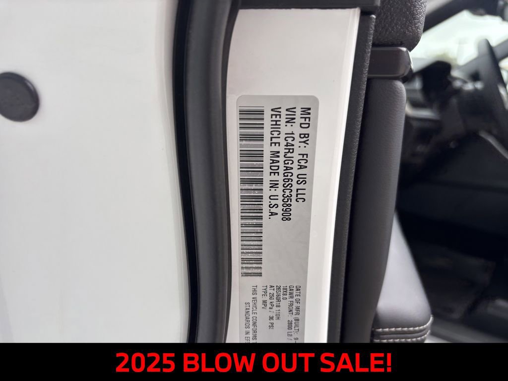 New 2025 Jeep Grand Cherokee Laredo image 23