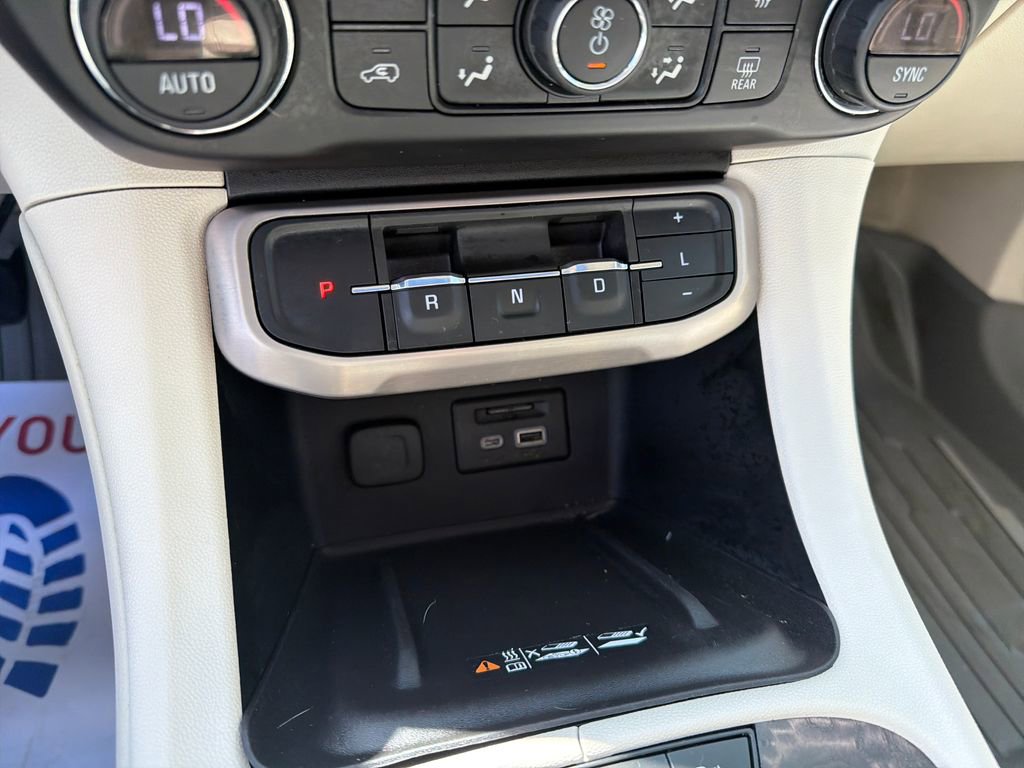 Used 2020 GMC Acadia Denali w/ Denali Ultimate Package AWD/4WD image 19