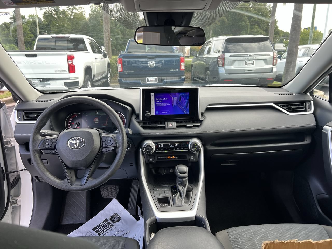 Used 2025 Toyota RAV4 XLE AWD/4WD image 31