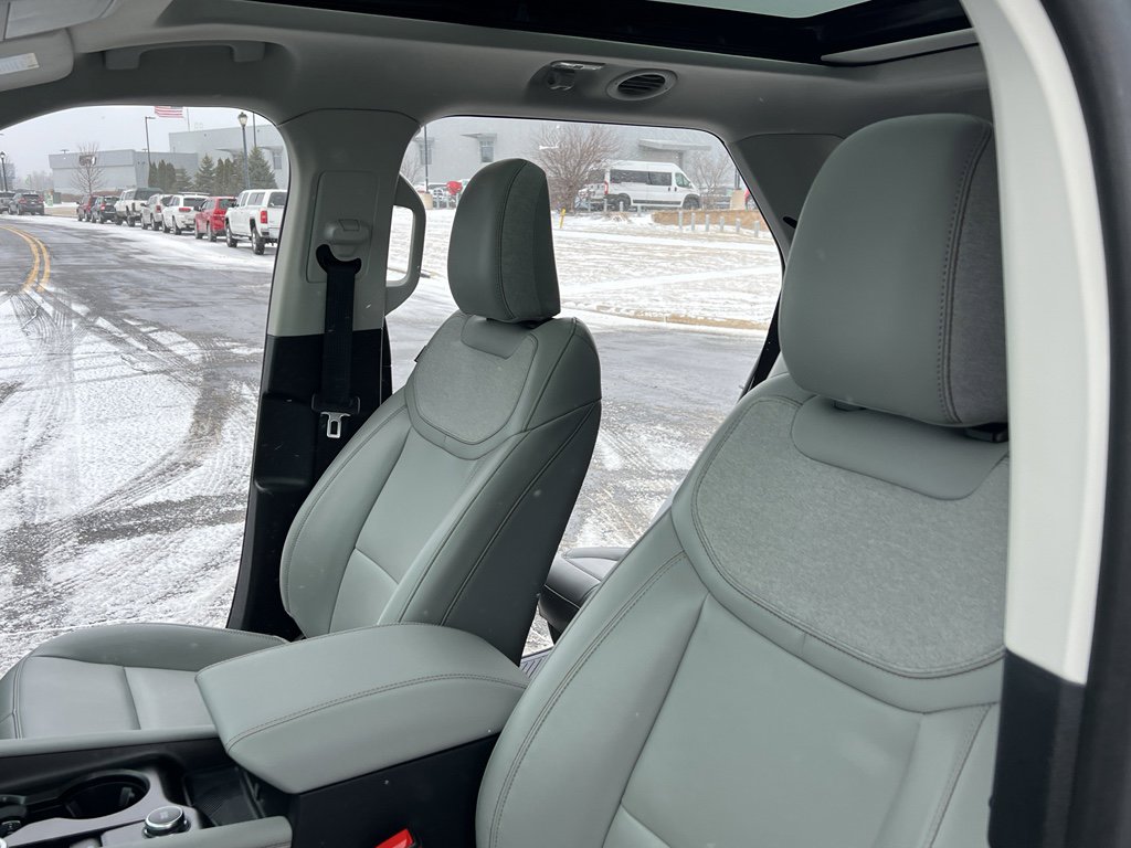 Certified 2025 Ford Explorer Active w/ Active Comfort Package image 17