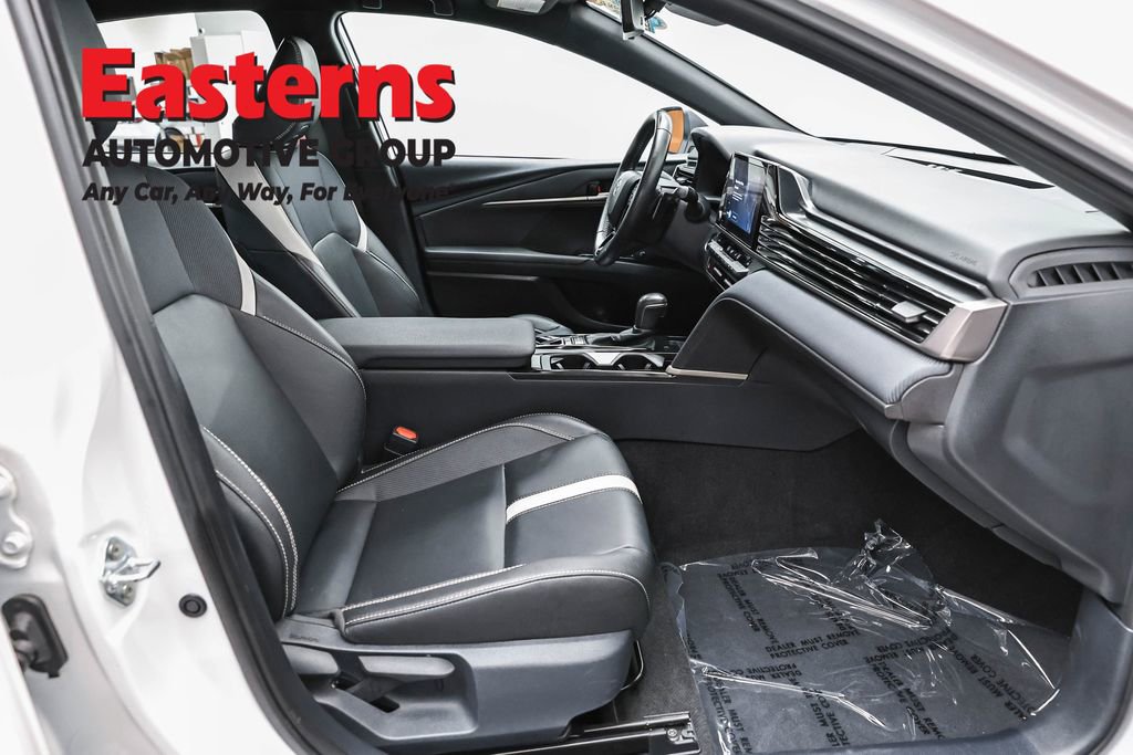 Used 2025 Toyota Camry SE w/ Convenience Package FWD image 25