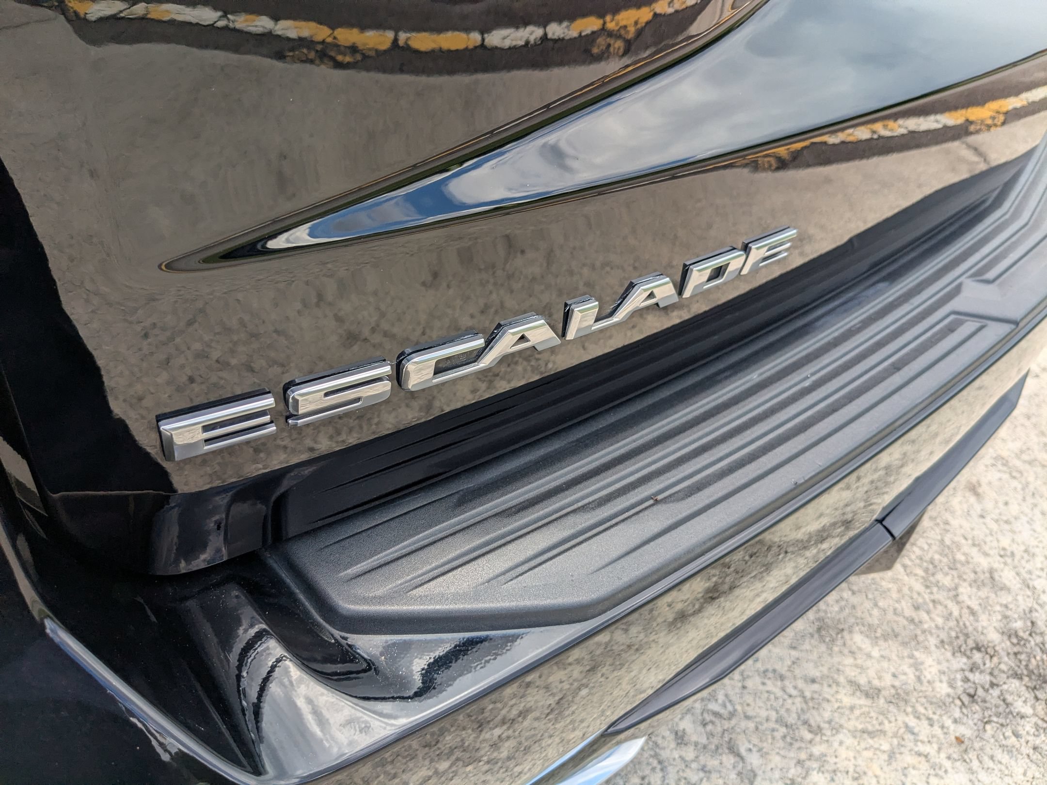 Used 2022 Cadillac Escalade Premium Luxury Platinum w/ Heavy-Duty Trailer Package AWD/4WD image 34