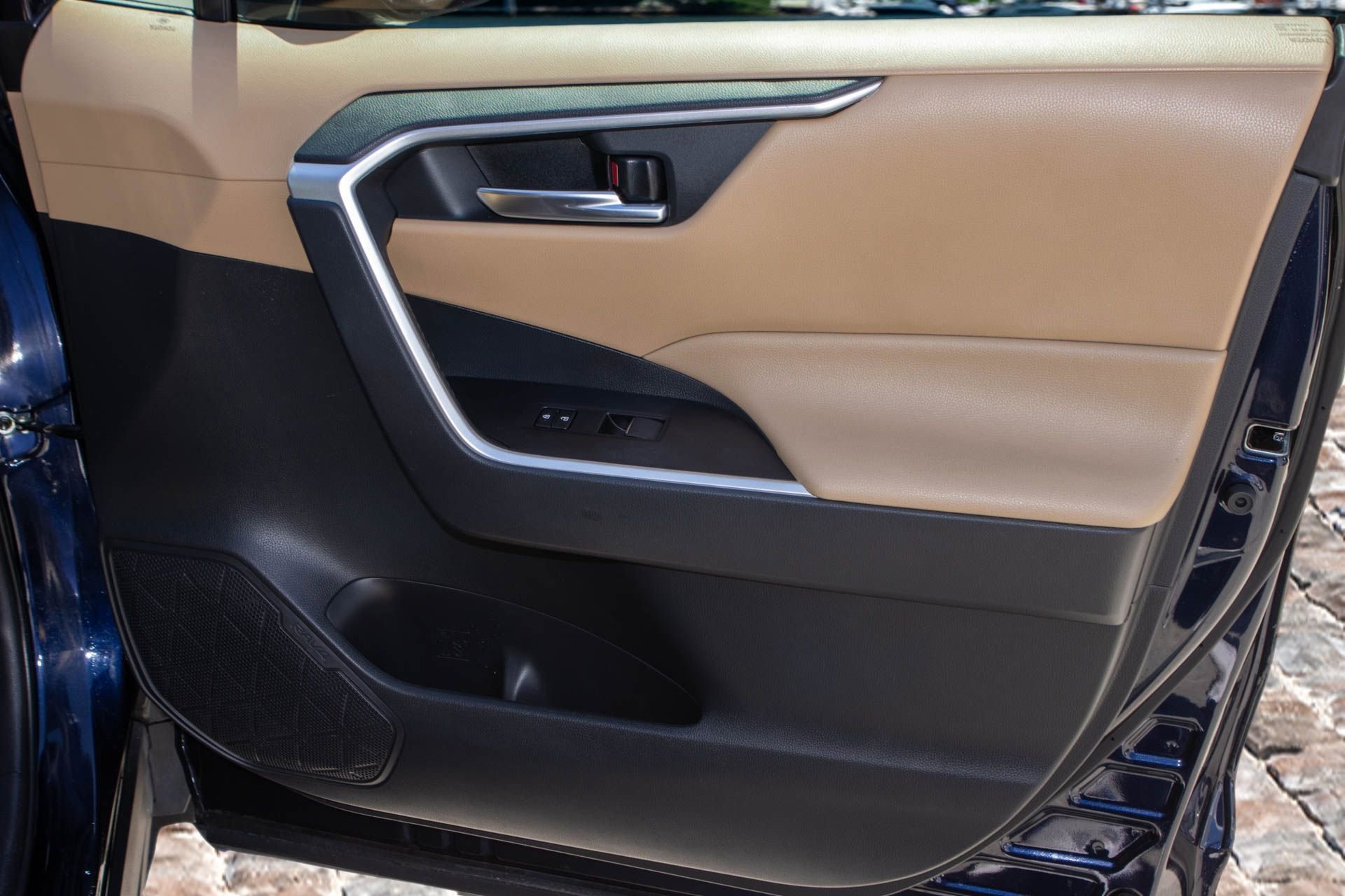 Used 2021 Toyota RAV4 XLE Premium image 13