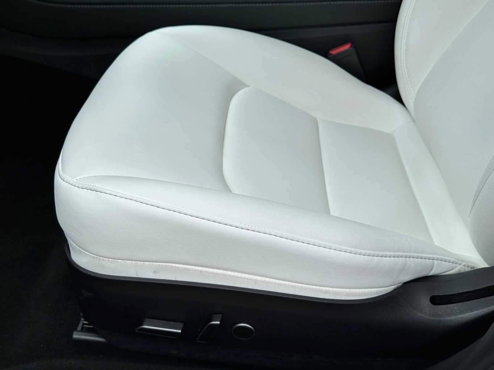 Used 2023 Tesla Model 3 Standard Range image 16