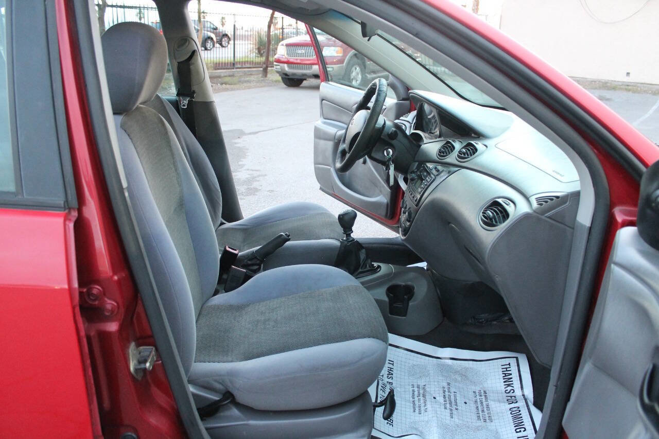 Used 2004 Ford Focus LX image 30