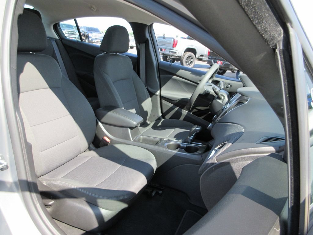 Certified 2017 Chevrolet Cruze LT w/ Convenience Package FWD image 18