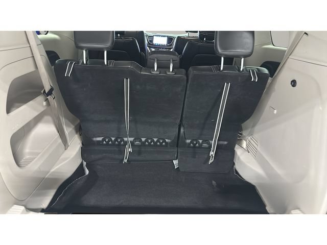 Used 2024 Chrysler Pacifica Touring-L FWD image 26