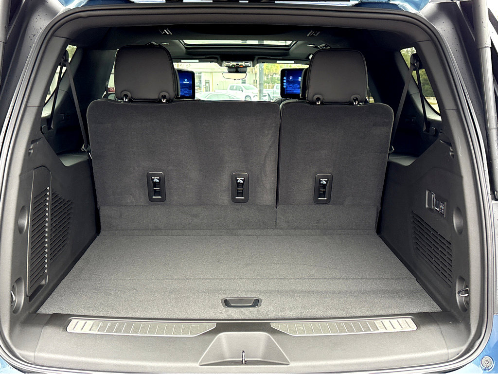 New 2026 Chevrolet Suburban Premier image 32