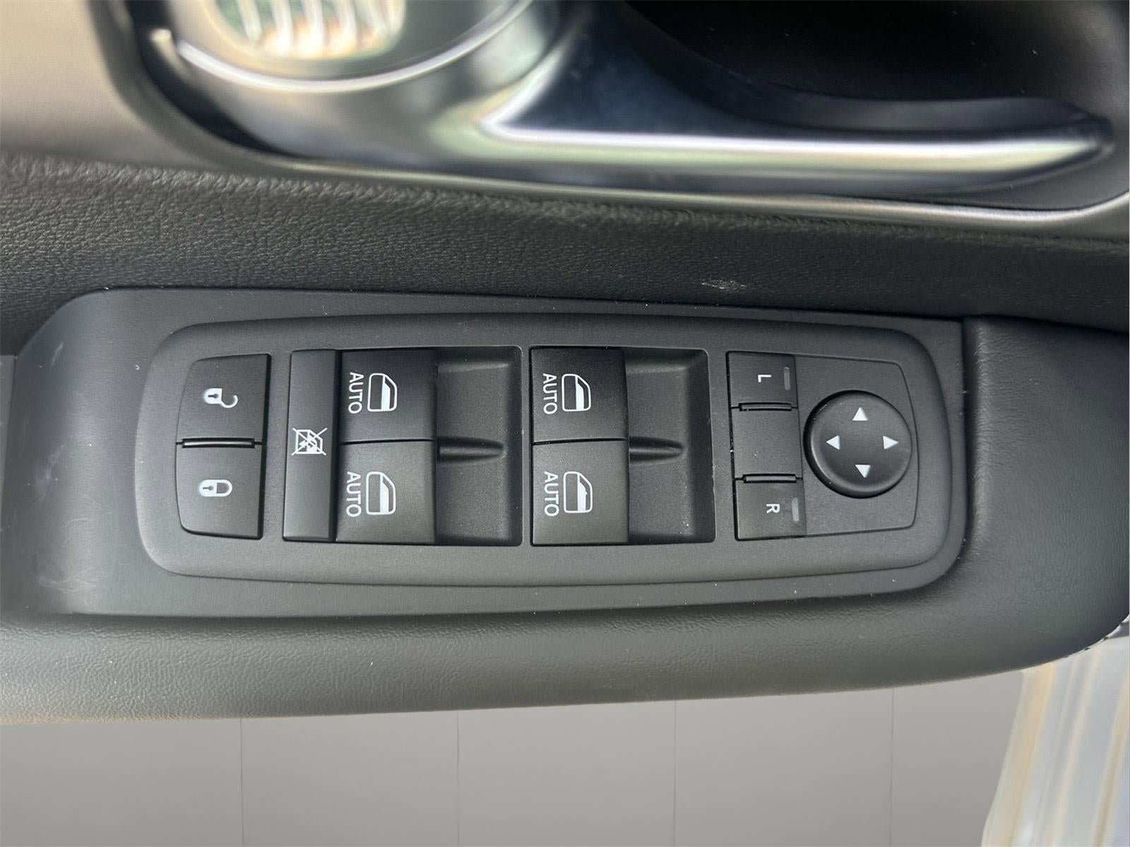New 2026 Chrysler Pacifica Select image 14