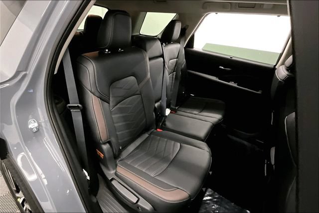 New 2025 Nissan Pathfinder Platinum w/ Lighting Package (N93) AWD/4WD image 32