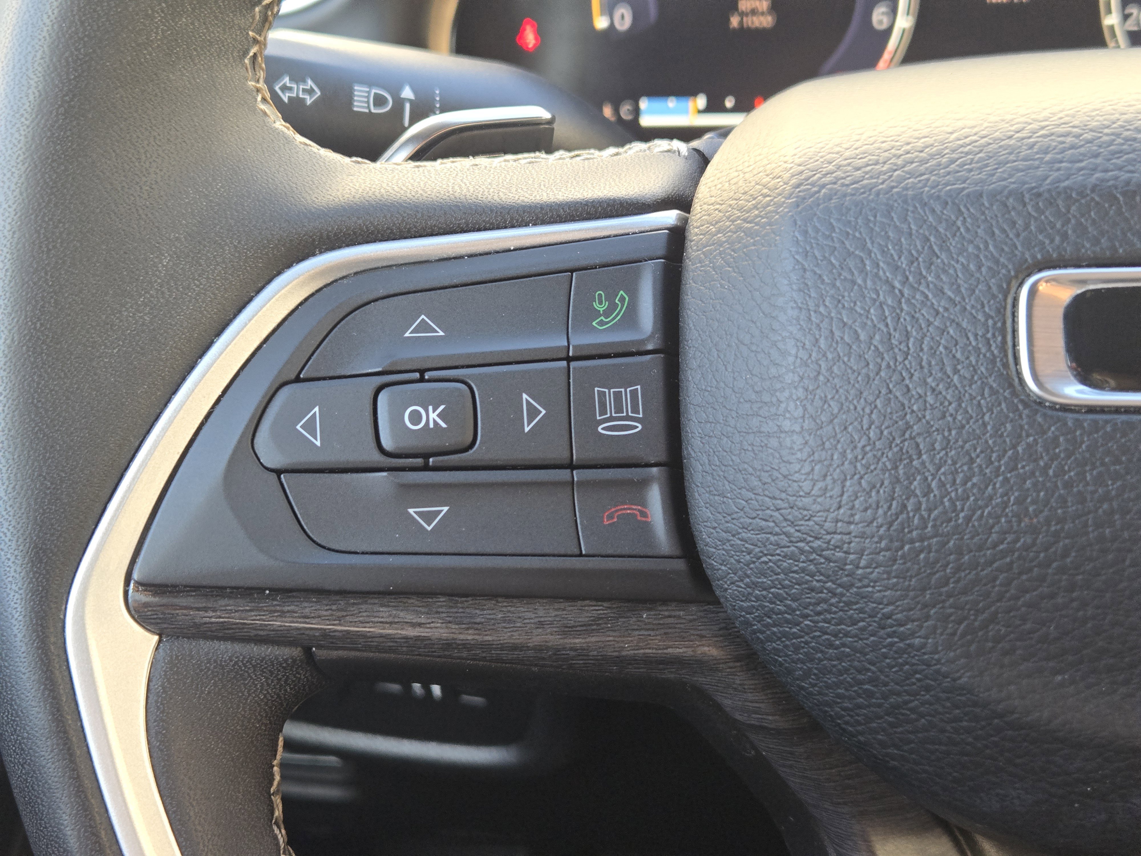 Used 2024 Jeep Grand Cherokee L Limited w/ Luxury Tech Group II image 31