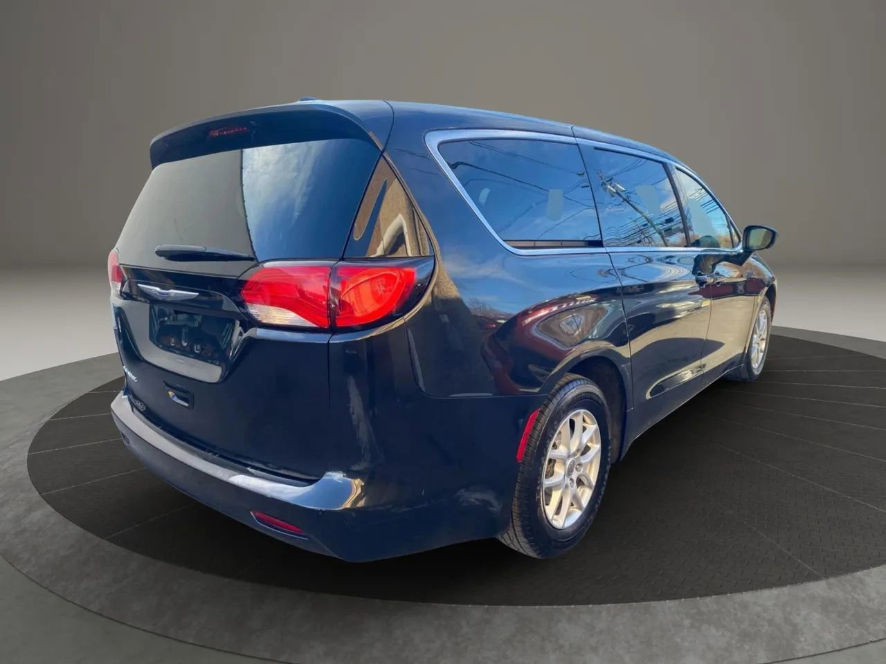 Used 2020 Chrysler Voyager LX w/ Cold Weather Group image 5