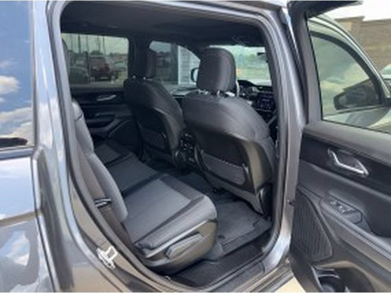 Used 2025 Jeep Grand Cherokee L Laredo AWD/4WD image 17