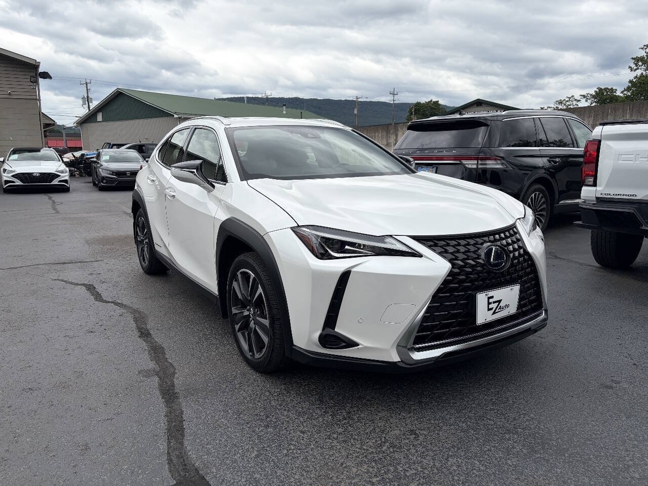 Used 2019 Lexus UX 250h w/ Premium Package AWD/4WD image 2