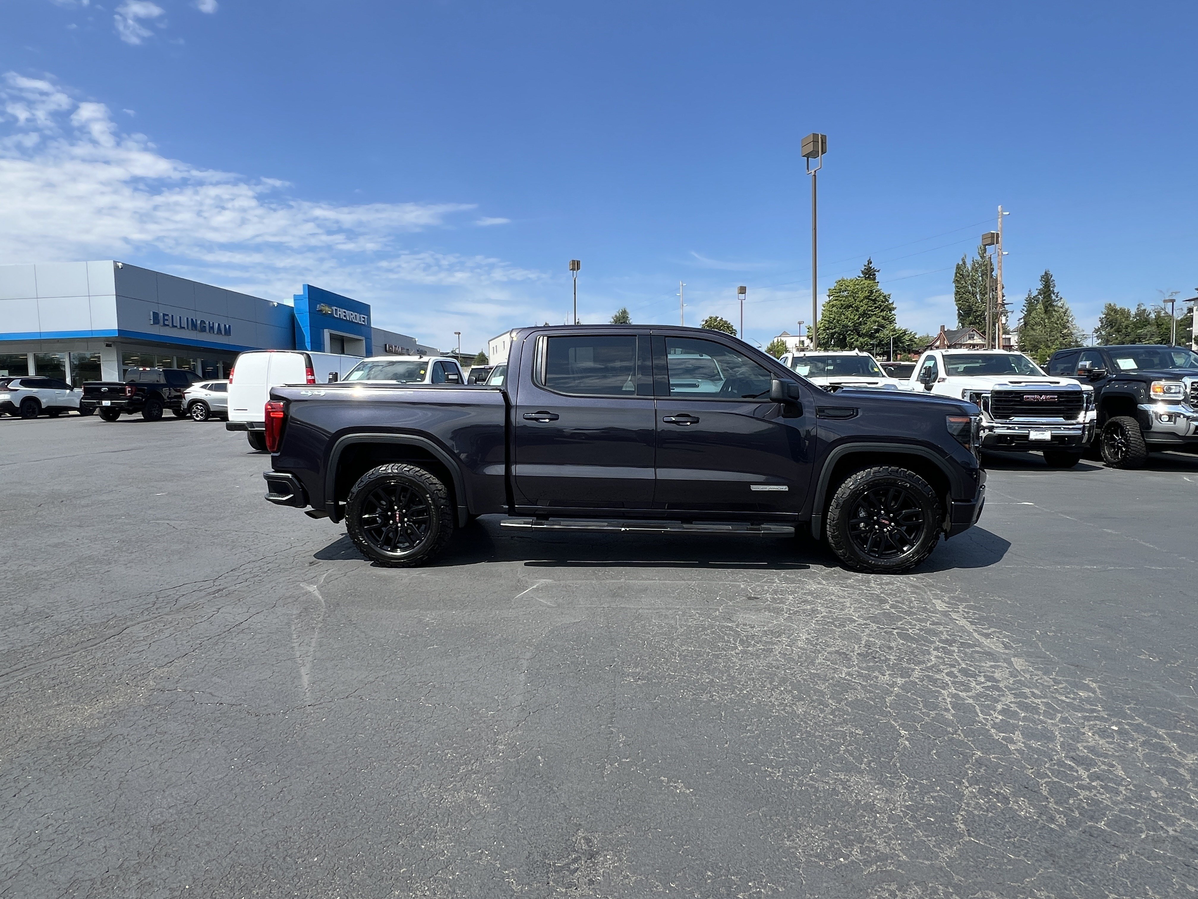 Used 2022 GMC Sierra 1500 Elevation w/ LPO, Elevation Black Package AWD/4WD image 7