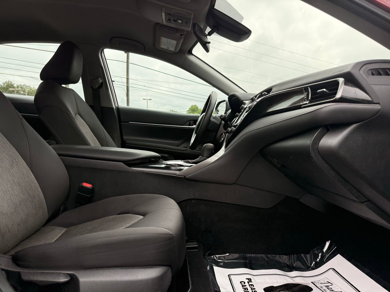 Used 2020 Toyota Camry LE FWD image 31