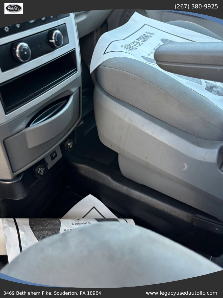 Used 2010 Chrysler Town & Country Touring FWD image 24