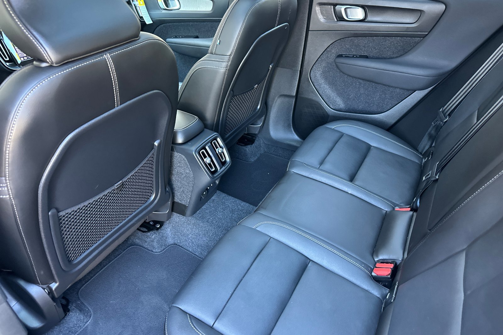 Certified 2025 Volvo XC40 B5 Core w/ Protection Package Premier image 13