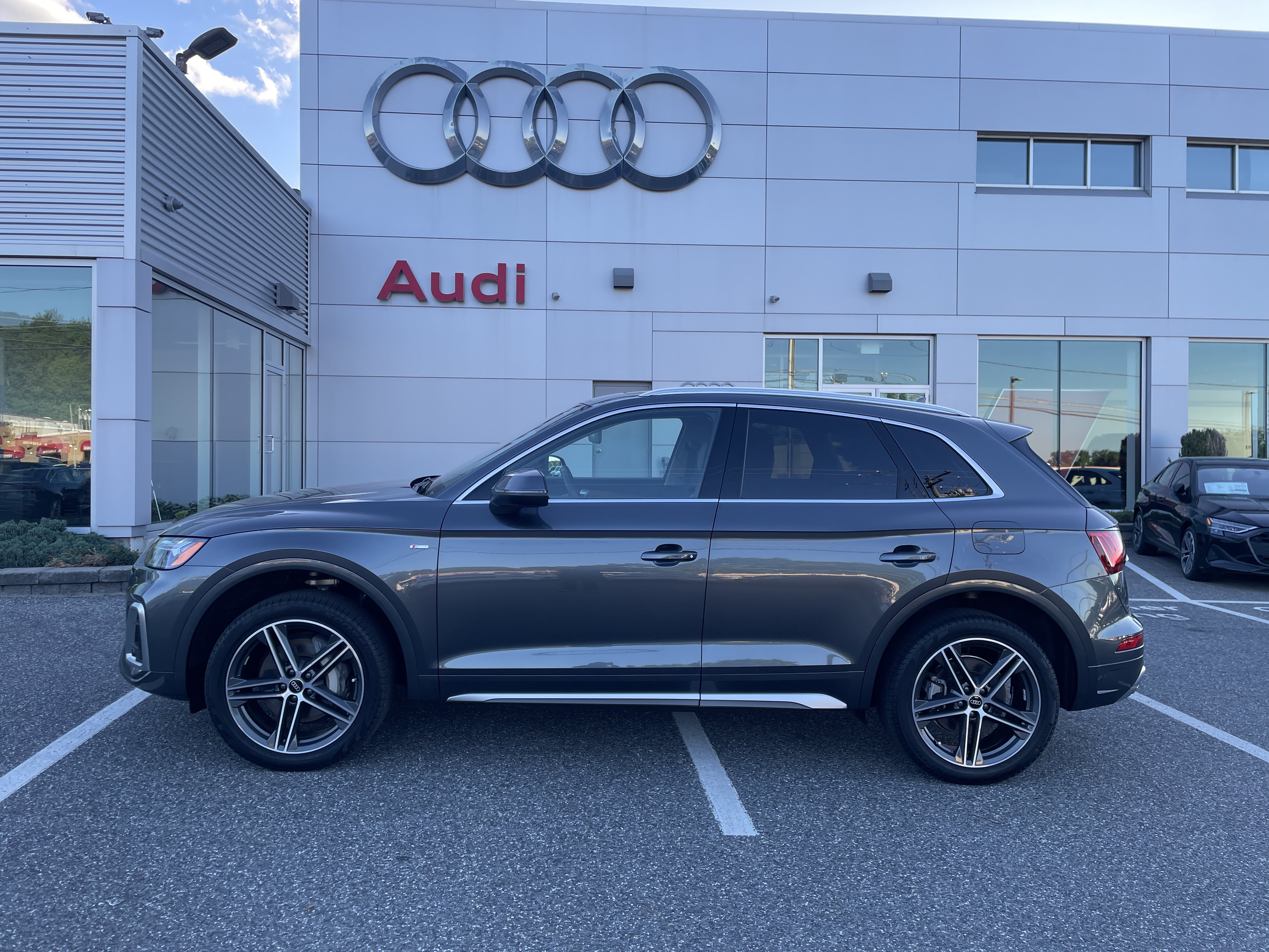 Certified 2024 Audi Q5 e Premium w/ Convenience Package AWD/4WD image 4