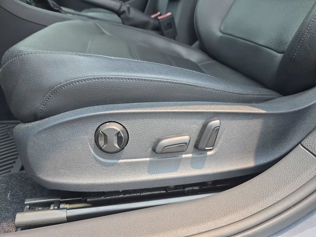 Used 2017 Volkswagen Passat 1.8T R-Line FWD image 16