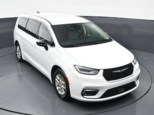 Used 2024 Chrysler Pacifica Touring-L FWD image 35