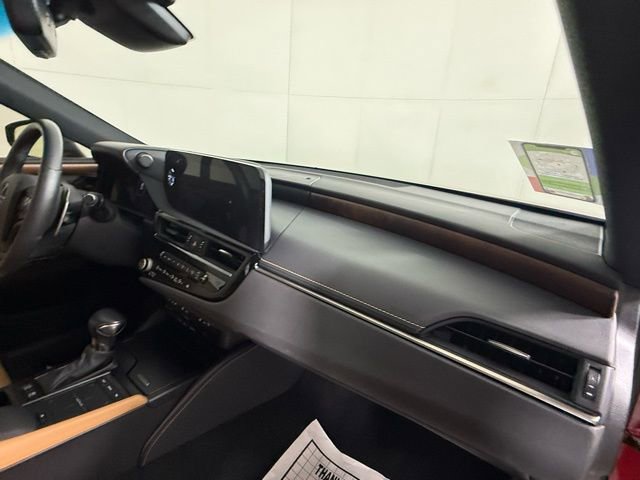 Certified 2022 Lexus ES 300h w/ Premium Package image 34