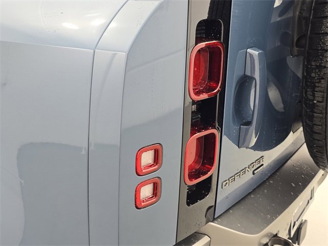Certified 2023 Land Rover Defender 90 X-Dynamic SE image 30