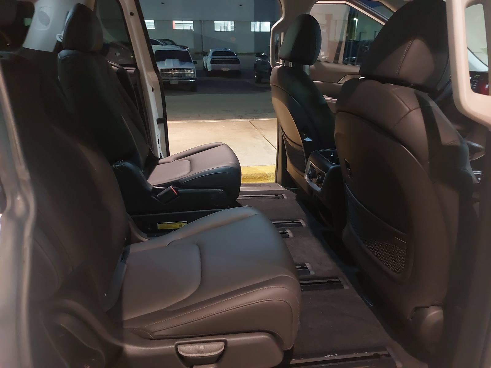 Used 2027 Kia Carnival SX Prestige FWD image 11