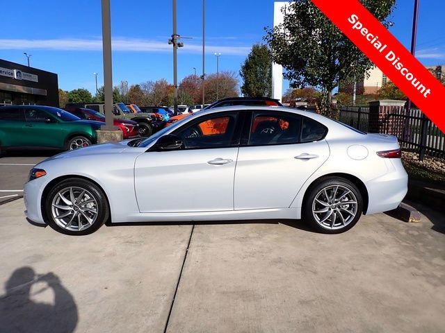 New 2025 Alfa Romeo Giulia Sprint w/ Driving Assist Package image 2