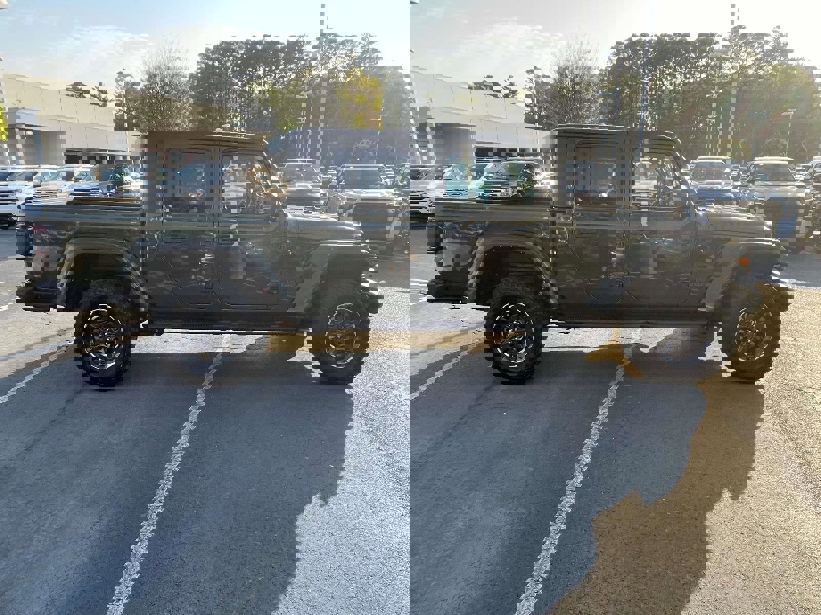 Used 2022 Jeep Gladiator Rubicon w/ LED Lighting Group AWD/4WD image 9