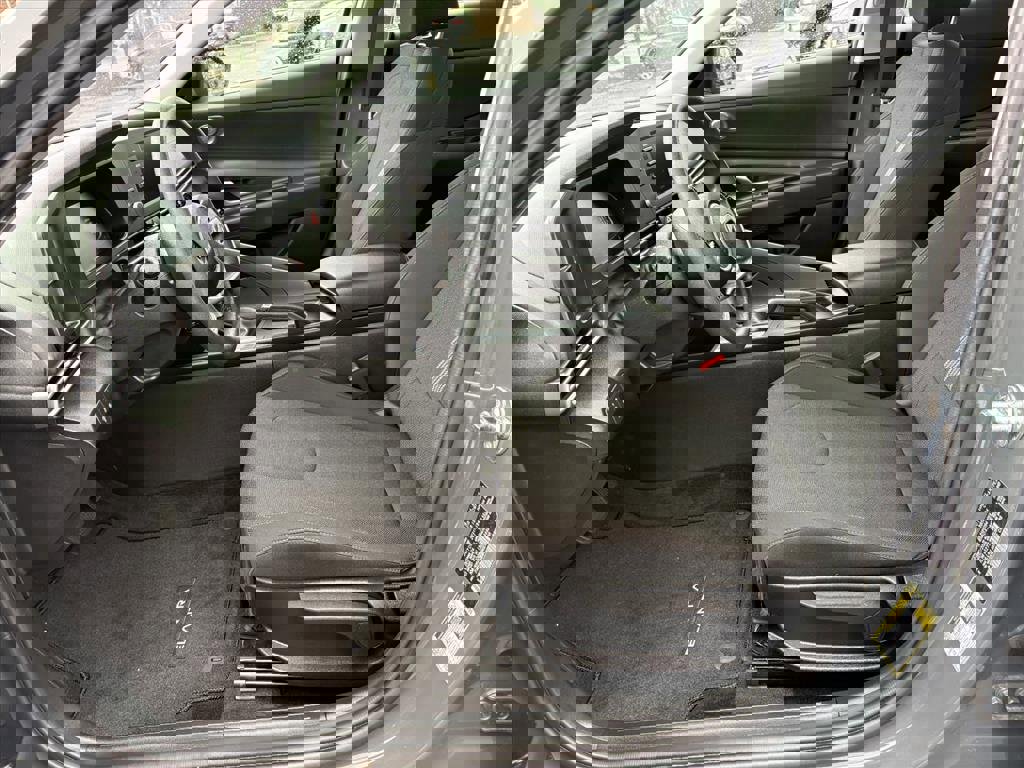 Certified 2025 Hyundai Elantra SE image 13