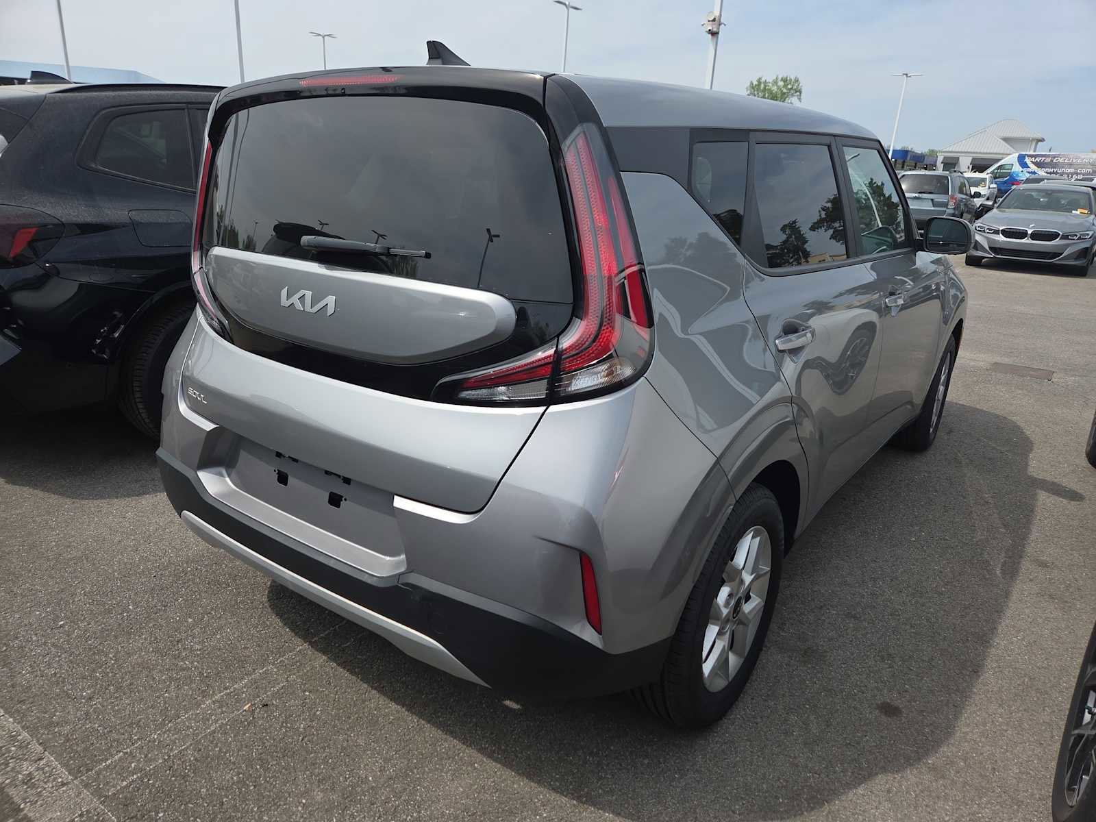 Used 2023 Kia Soul LX w/ LX Technology Package image 4