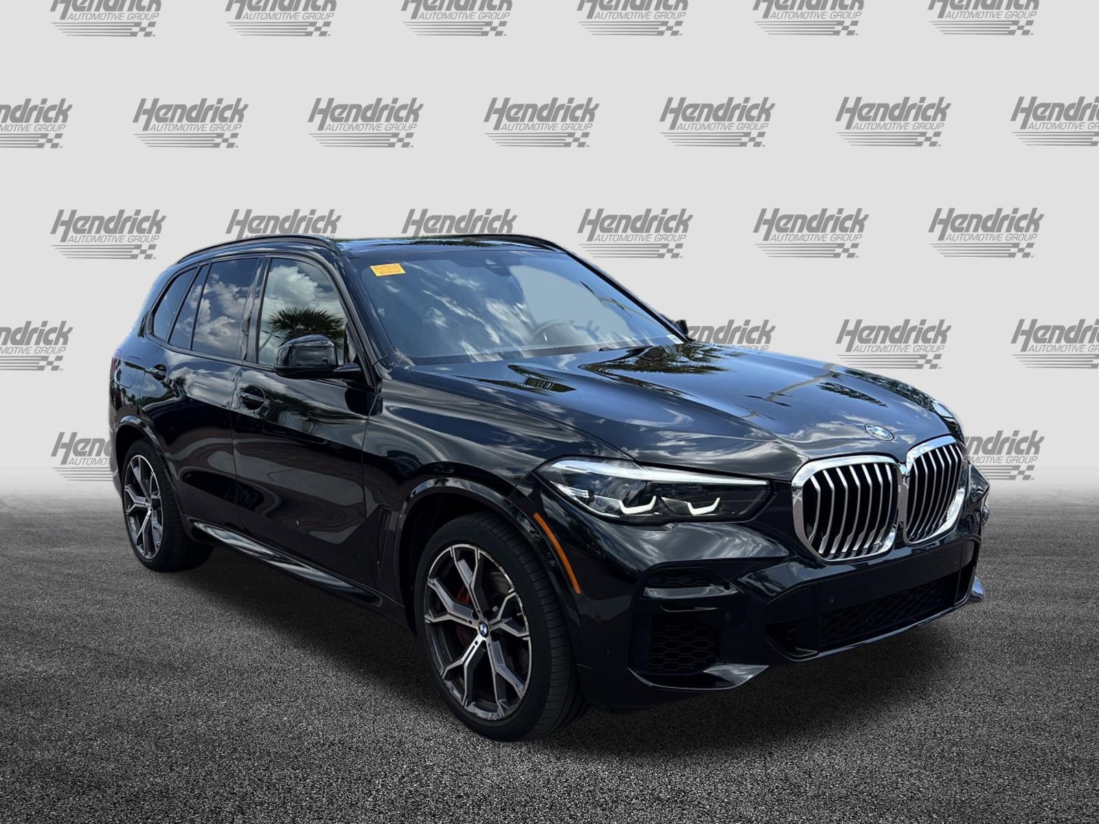 Certified 2022 BMW X5 xDrive40i w/ M Sport Package AWD/4WD image 2