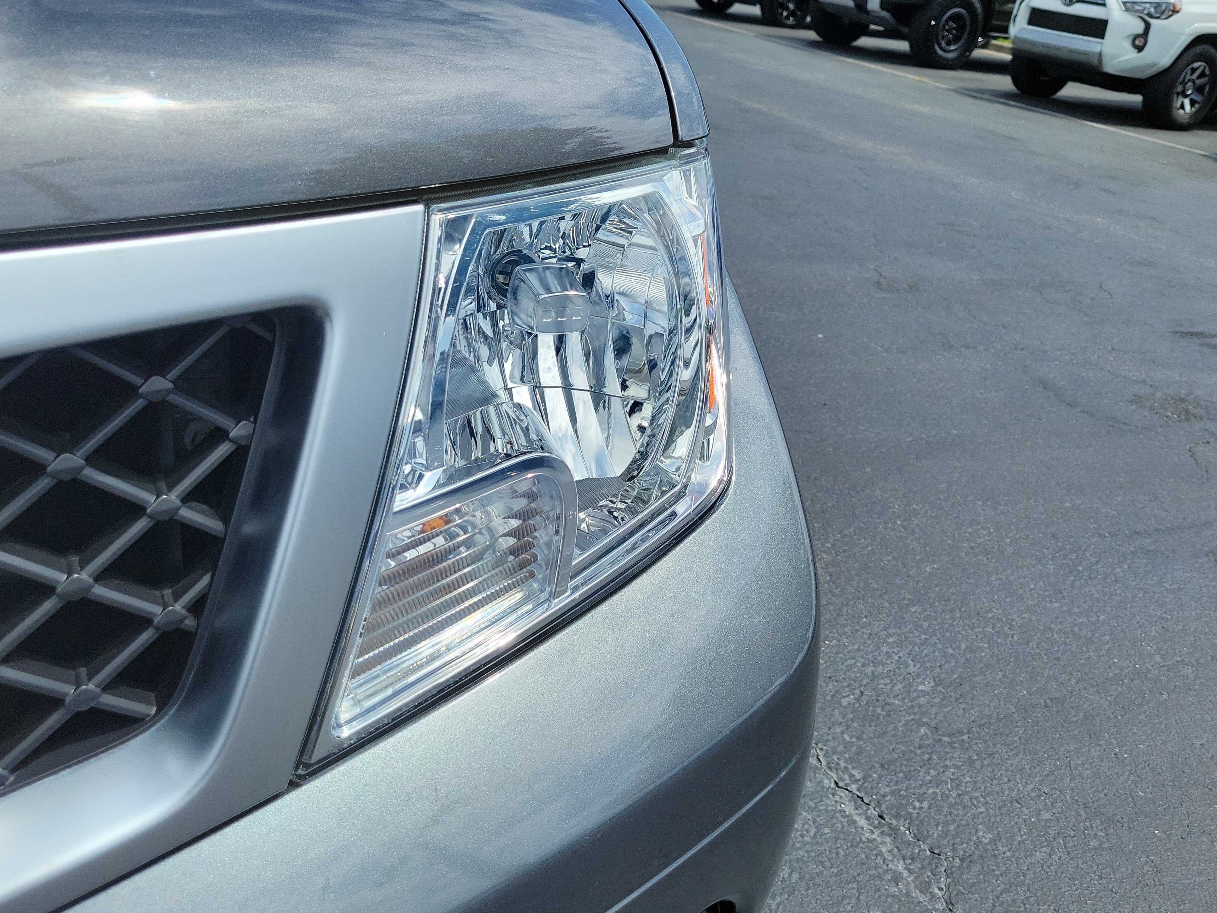 Used 2021 Nissan Frontier SV RWD image 3