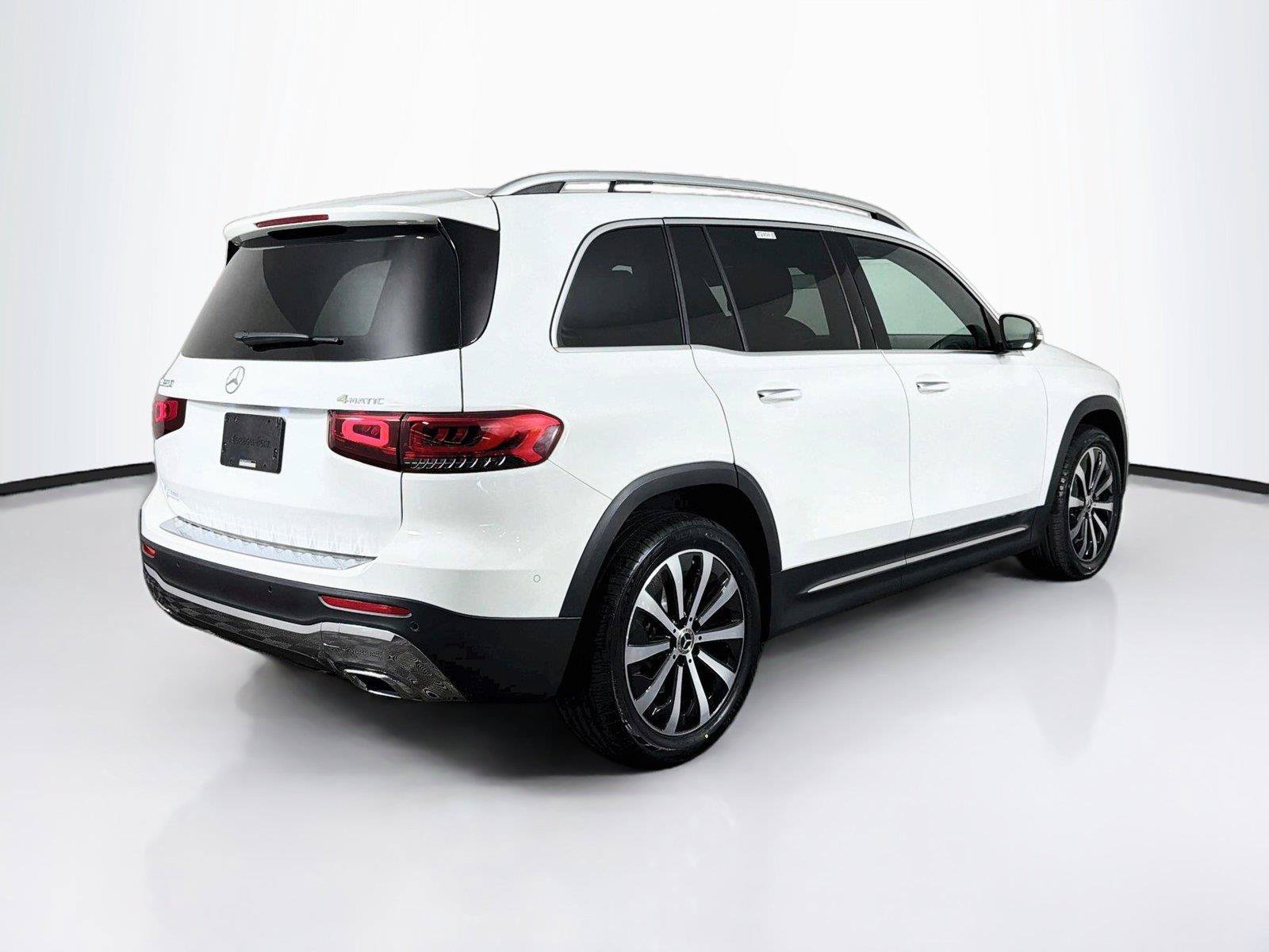 Used 2023 Mercedes-Benz GLB 250 4MATIC image 11