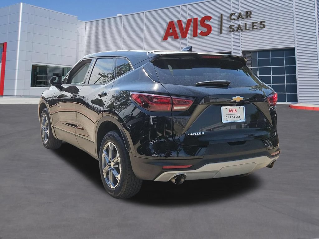 Used 2025 Chevrolet Blazer LT FWD image 3