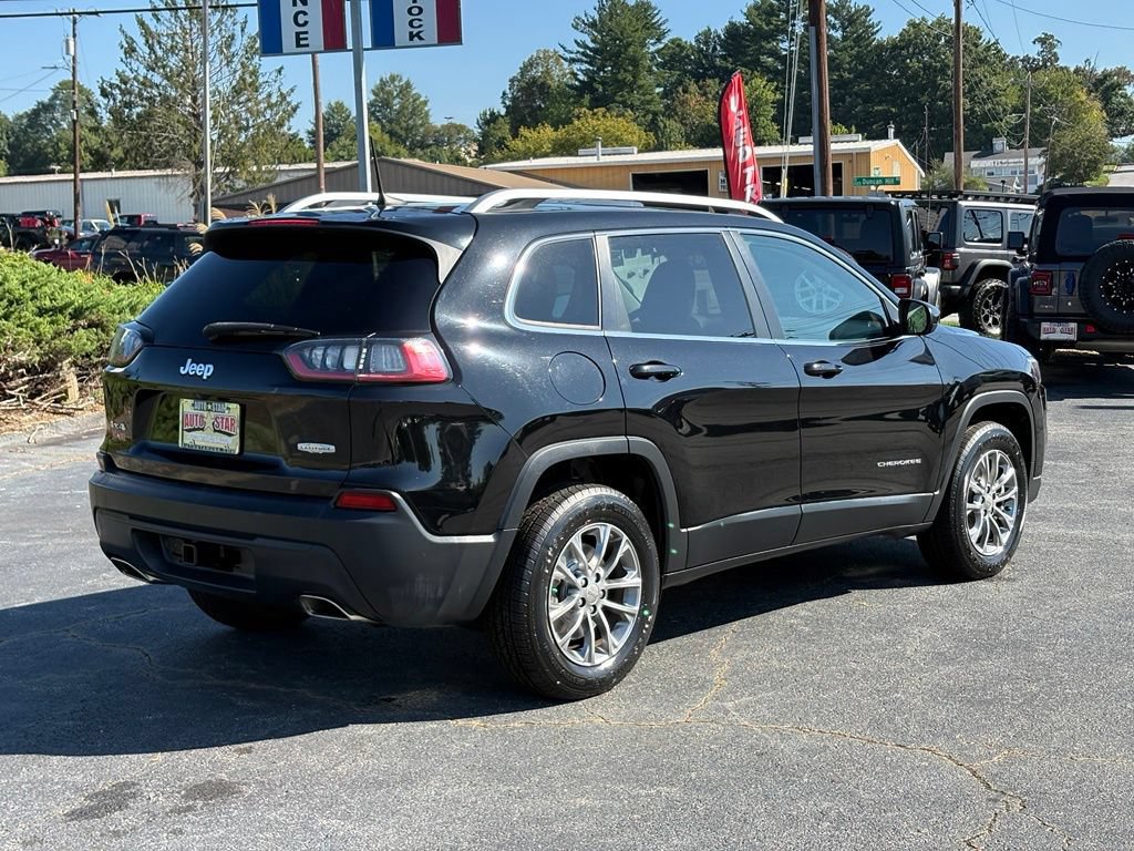 Used 2019 Jeep Cherokee Latitude Plus w/ Cold Weather Group AWD/4WD image 3