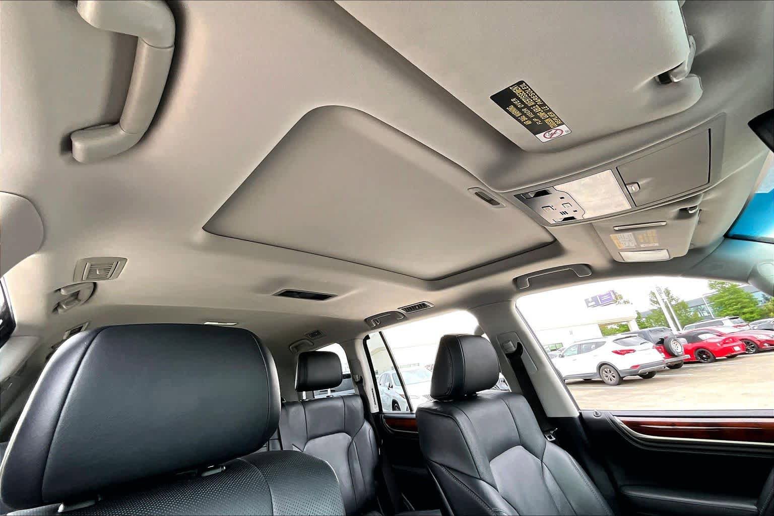 Used 2020 Lexus LX 570 4WD w/ Luxury Package image 12