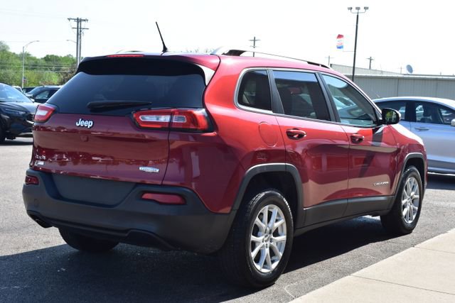Used 2015 Jeep Cherokee Latitude w/ Cold Weather Group AWD/4WD image 9