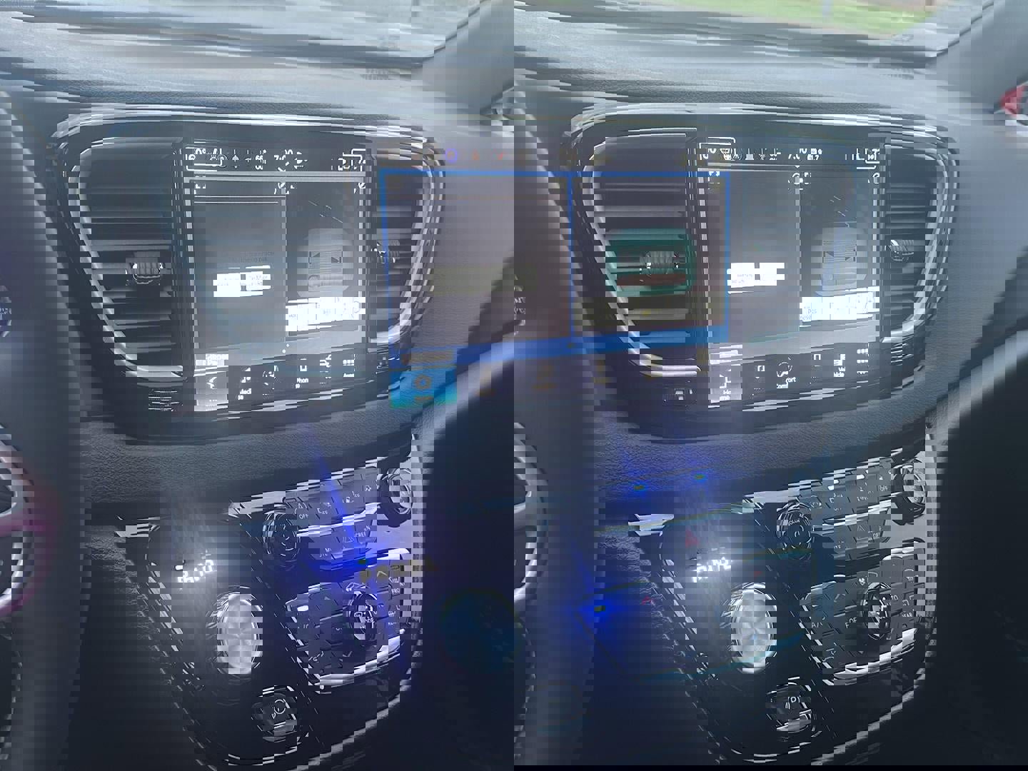 New 2026 Chrysler Voyager LX image 13