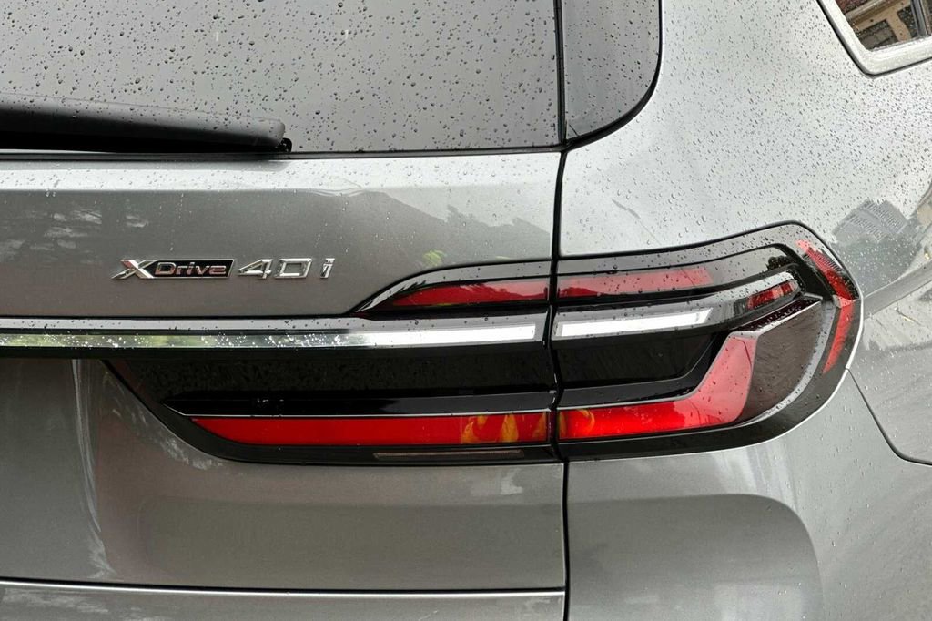 Used 2023 BMW X7 xDrive40i image 39