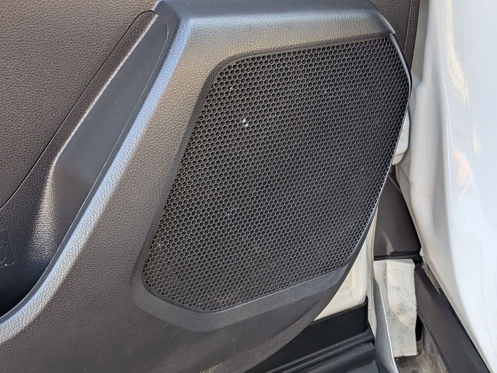 Used 2022 Toyota Highlander XLE AWD/4WD image 29