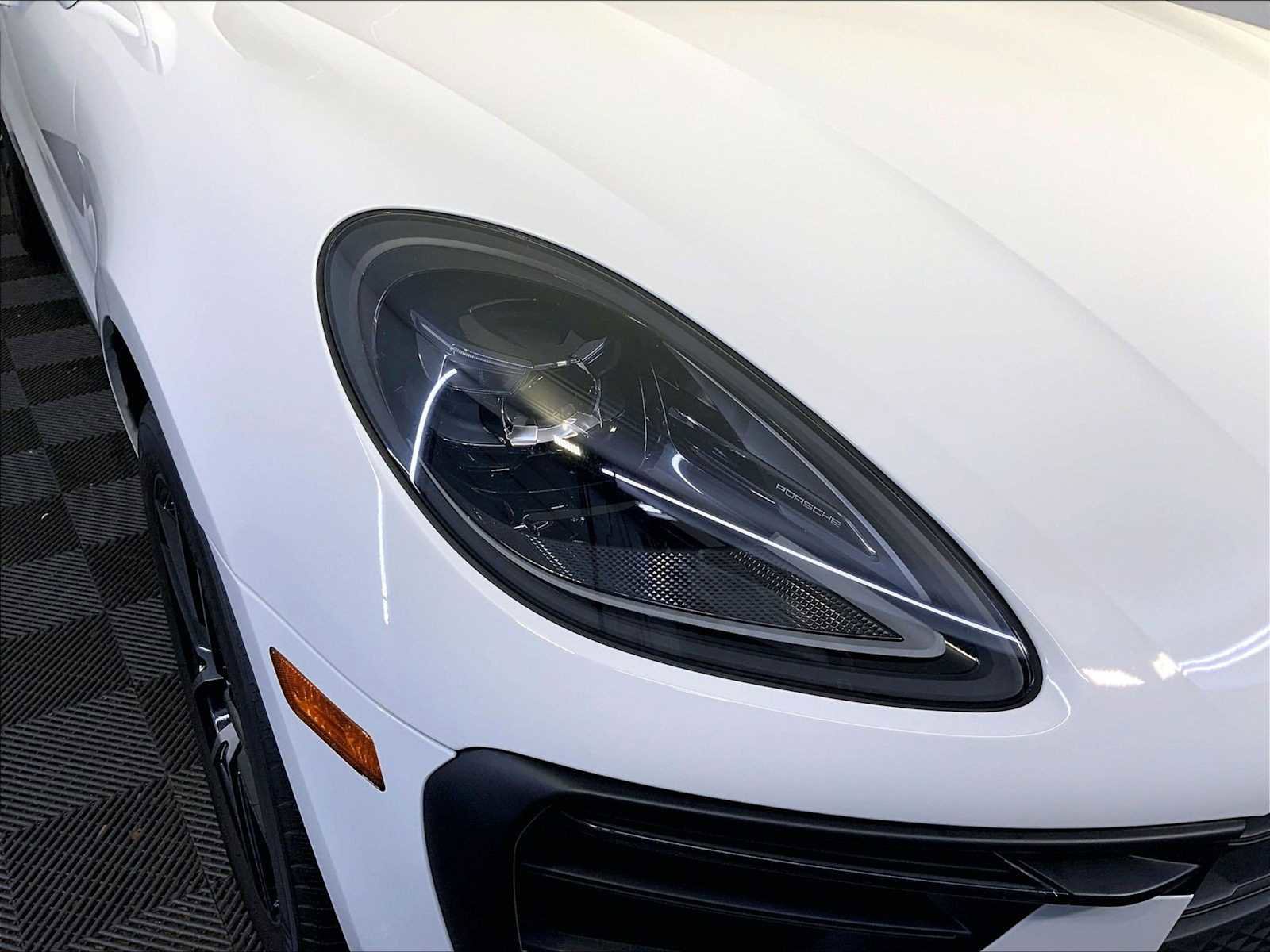 Certified 2023 Porsche Macan S w/ Premium Package Plus image 12